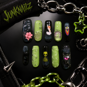 Junknailz No. 06 — Alien Signal